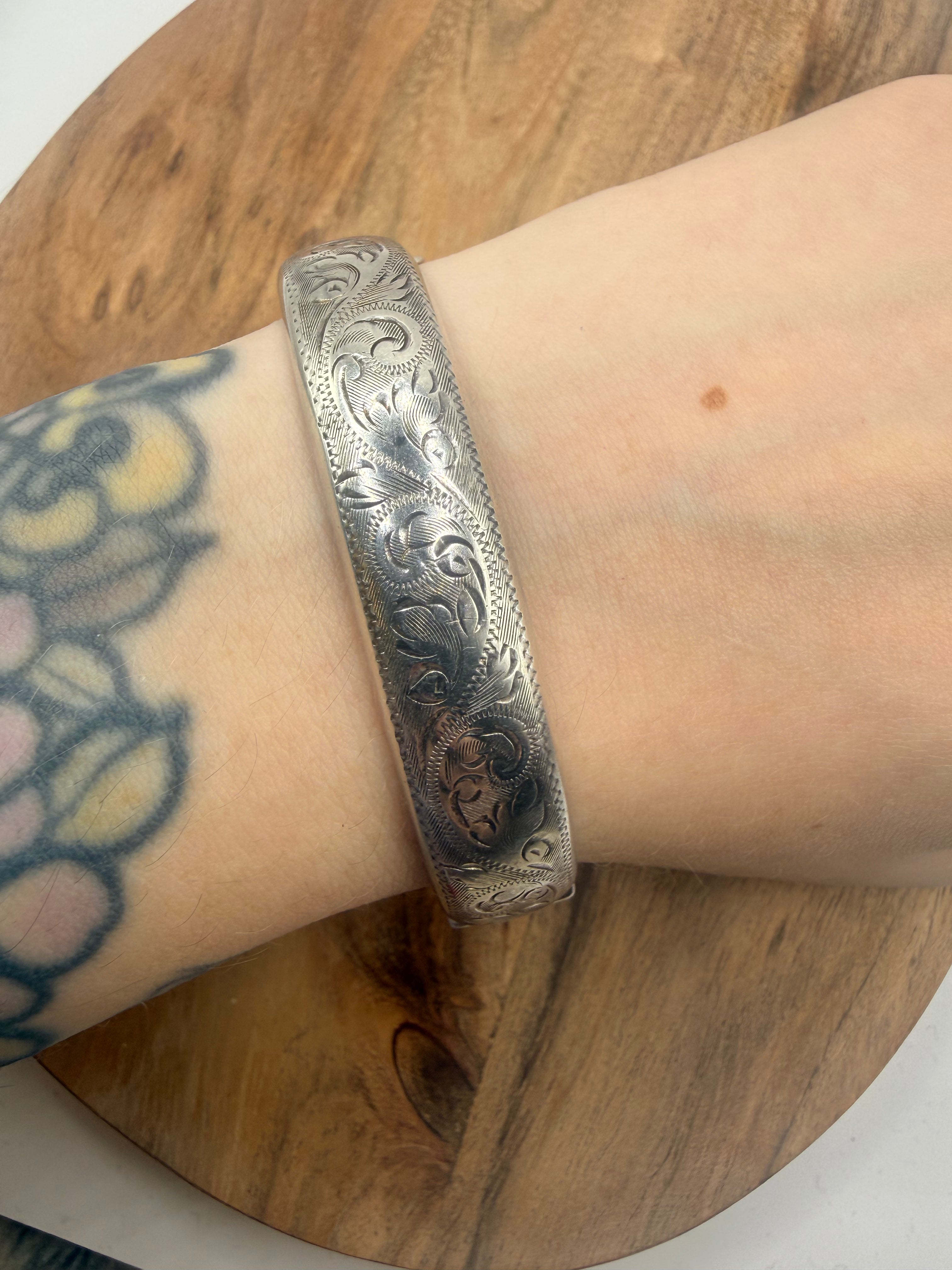 Sterling Silver Vintage Hinged Bangle