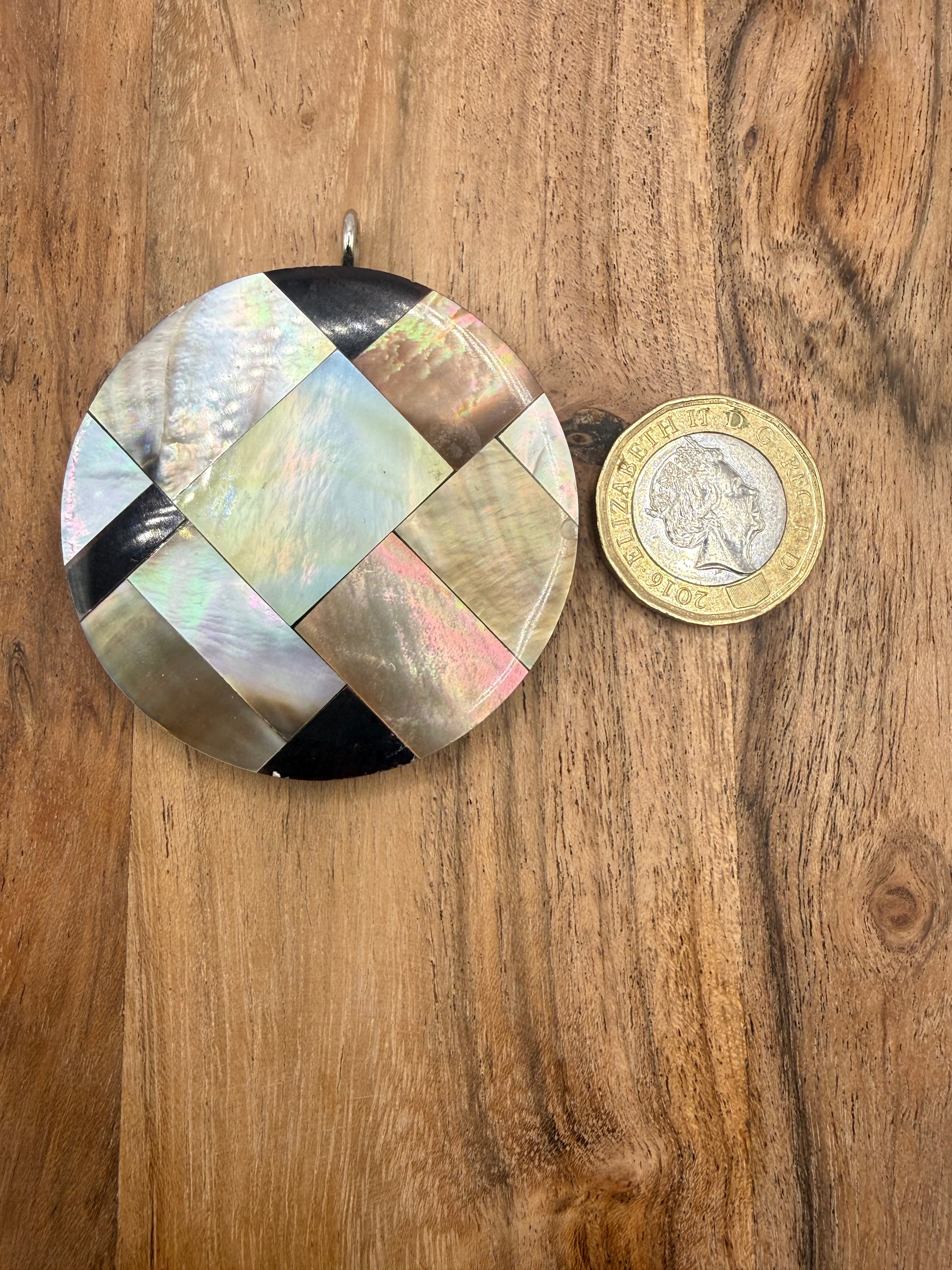 Geometric Mother of Pearl Round Pendant