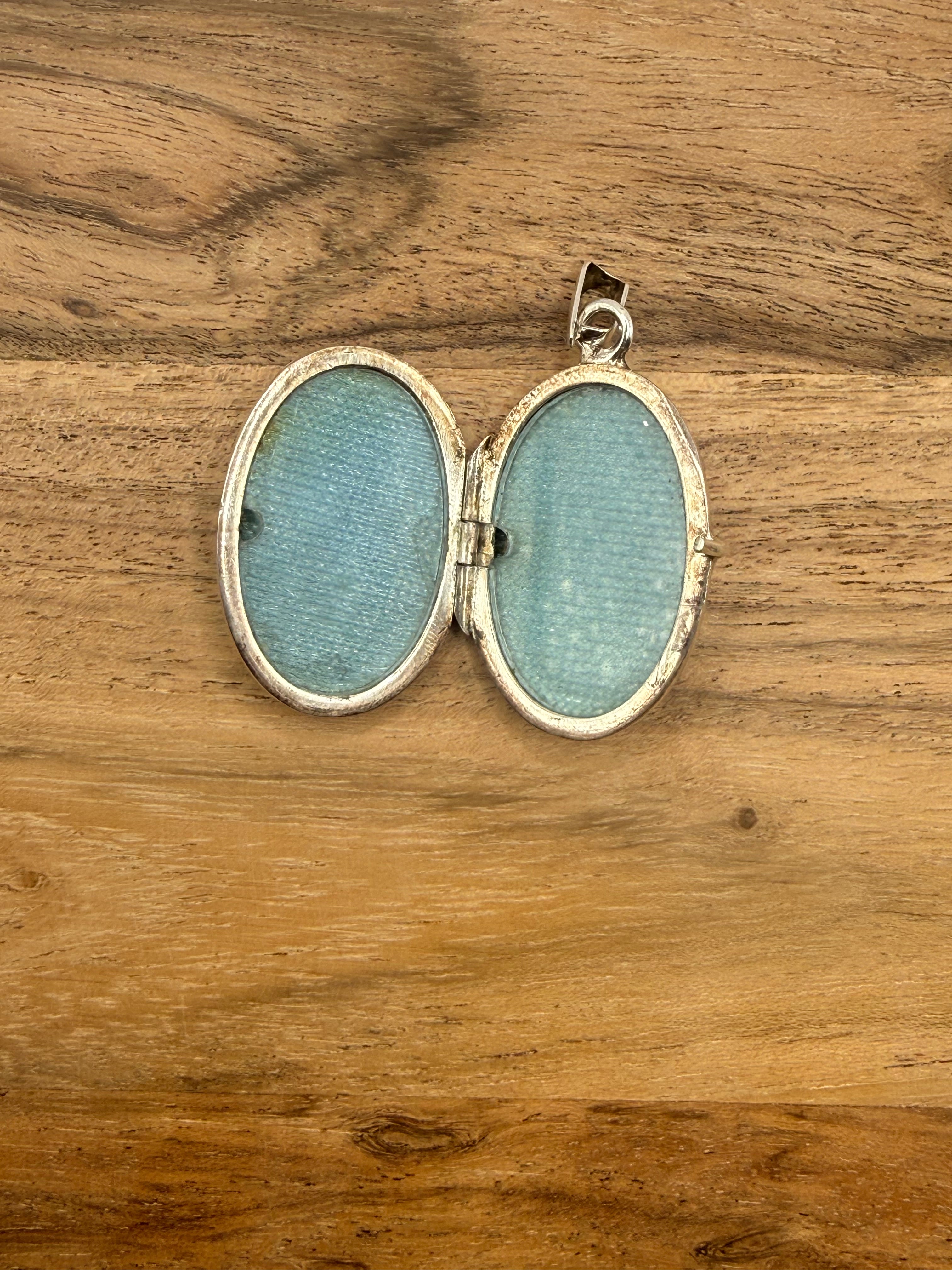 Sterling Silver Vintage Cameo Locket