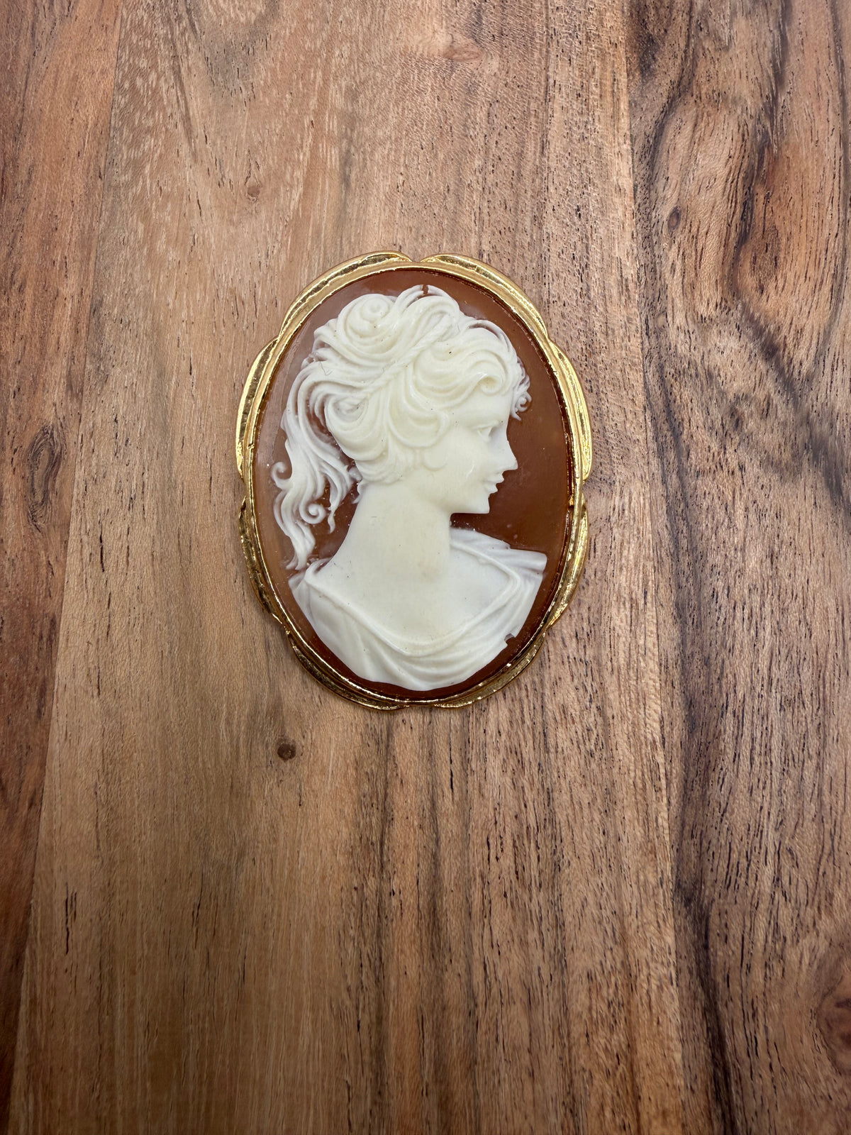 Gold Tone Vintage Cameo Brooch